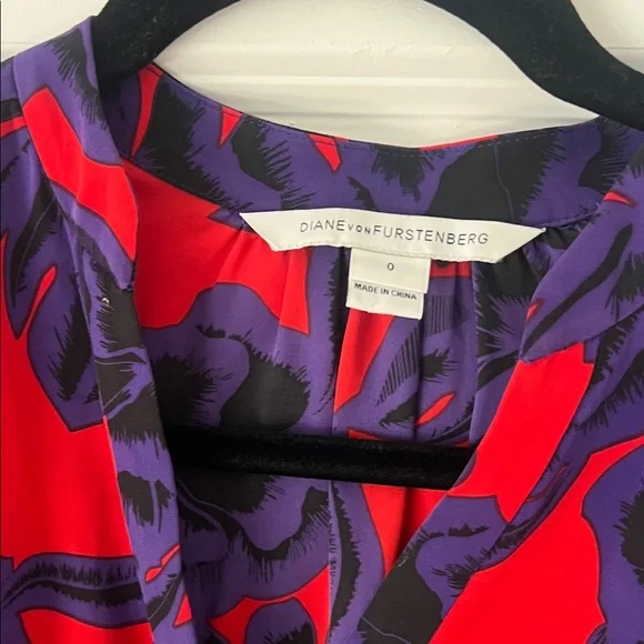 Diane Von Furstenberg Red and Purple Floral Silk Dress. Size 0. Fits s or xs - Picture 4 of 9